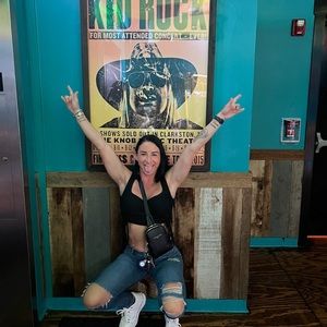 Meet your Posher, Cassandra